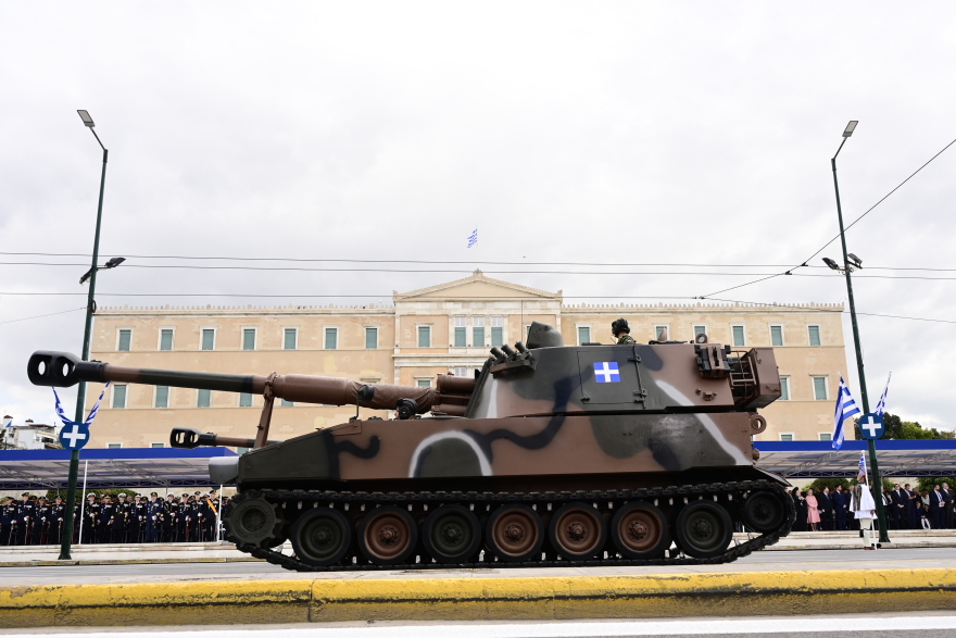 Η μεγάλη στρατιωτική παρέλαση στην Αθήνα για την επέτειο της 25ης Μαρτίου
